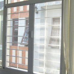 Lưới chống muỗi tự cuốn màu ghi